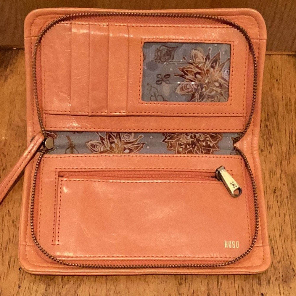 HOBO Fine Large Leather Wallet - Picture 4 of 9